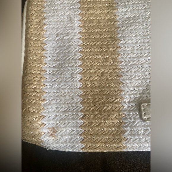 Vera Bradley wristlet - Picture 2 of 8